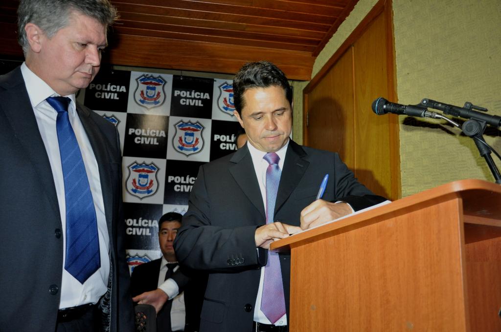Solenidade empossa novo delegado geral da Polícia Civil e diretores adjuntos em Mato Grosso
