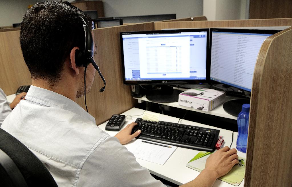 numeros de emergencia receberam mais de 94 mil trotes em 2018 5c536e97485bc