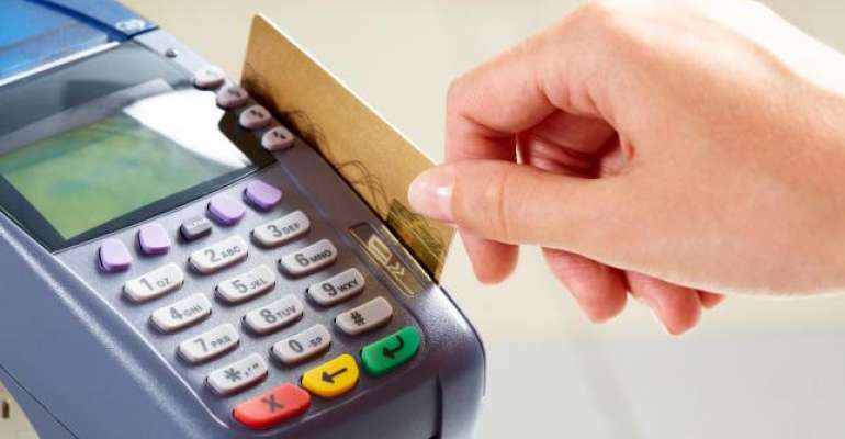 25% dos usuários de cartão de crédito entraram no rotativo ao final de 2018, aponta indicador da CNDL/SPC Brasil