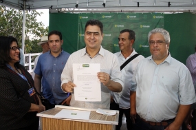 prefeito assina ordem de servico para inicio das obras de requalificacao do cais do porto 5c6ebf4d00cec