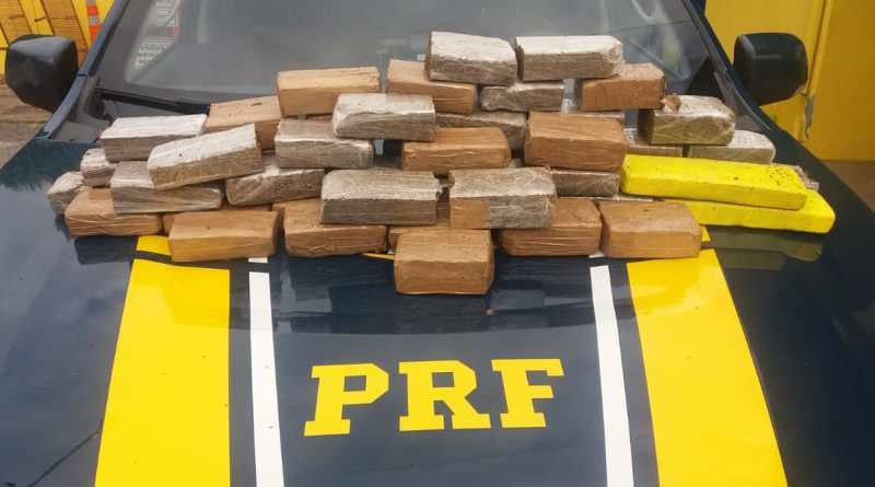 Veículo furtado é encontrado abandonado com drogas em rodovia de Mato Grosso