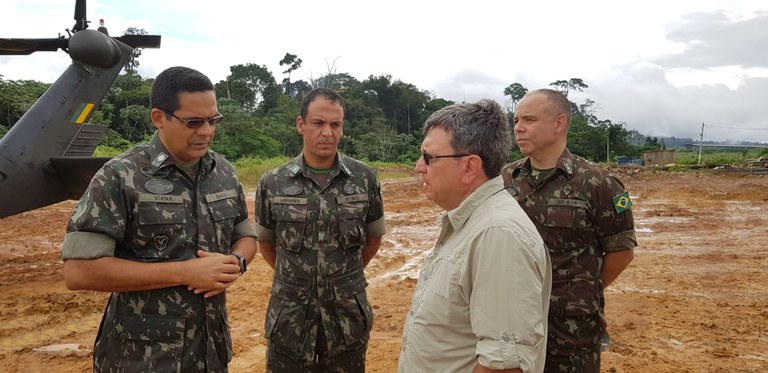 BR-163/PA: Diretor Geral do DNIT e Diretor de Obras de Cooperação do Exército coordenam trabalho das equipes no local