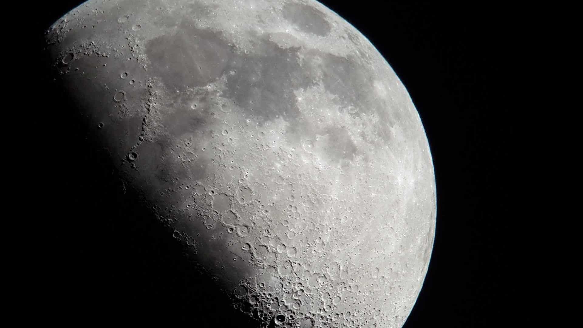Lua ‘muda’ de direção e fenômeno é captado por observatório da NASA