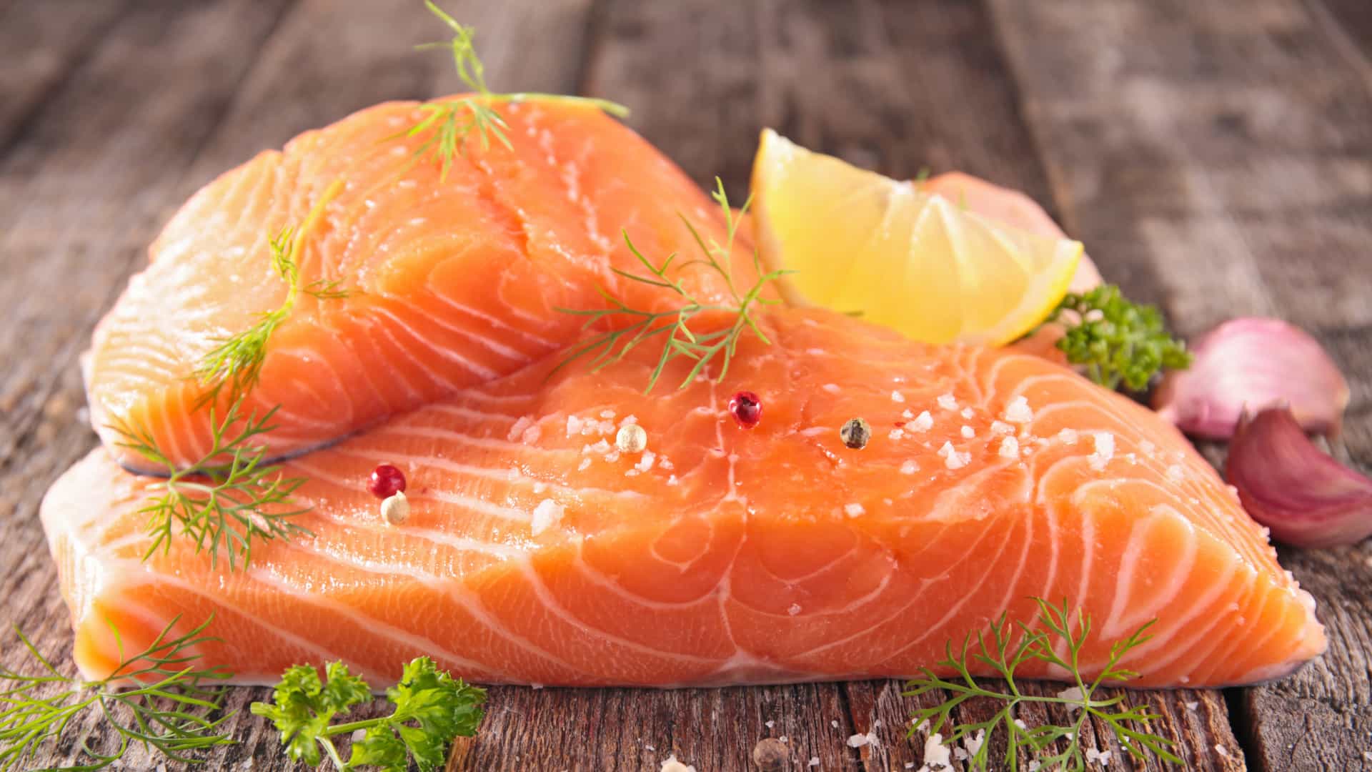 Sete alimentos que ajudam a prevenir os cabelos brancos