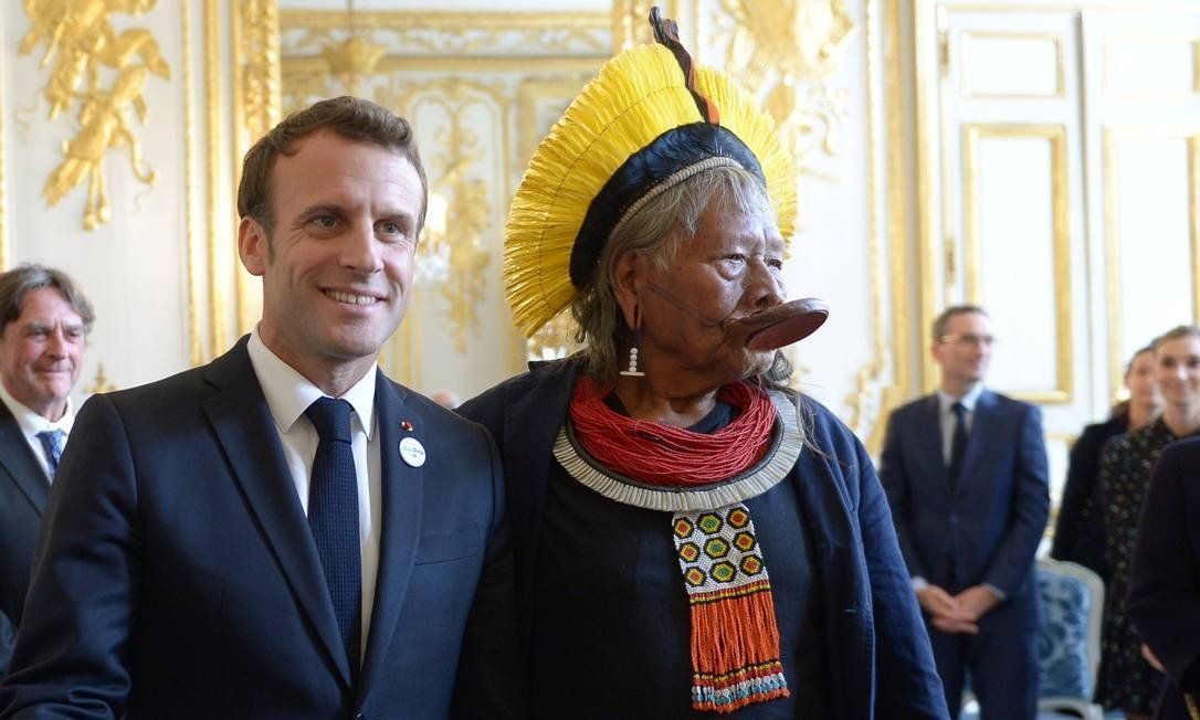 Cacique de Mato Grosso recebe título de cidadão honorário de Paris, na França