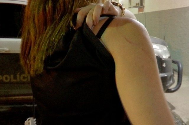 Adolescente de 16 anos é apreendida após agredir a mãe com cabo de vassoura em Mato Grosso