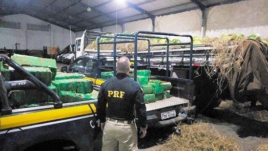 Polícia apreende uma tonelada de maconha escondida em carga de melancias