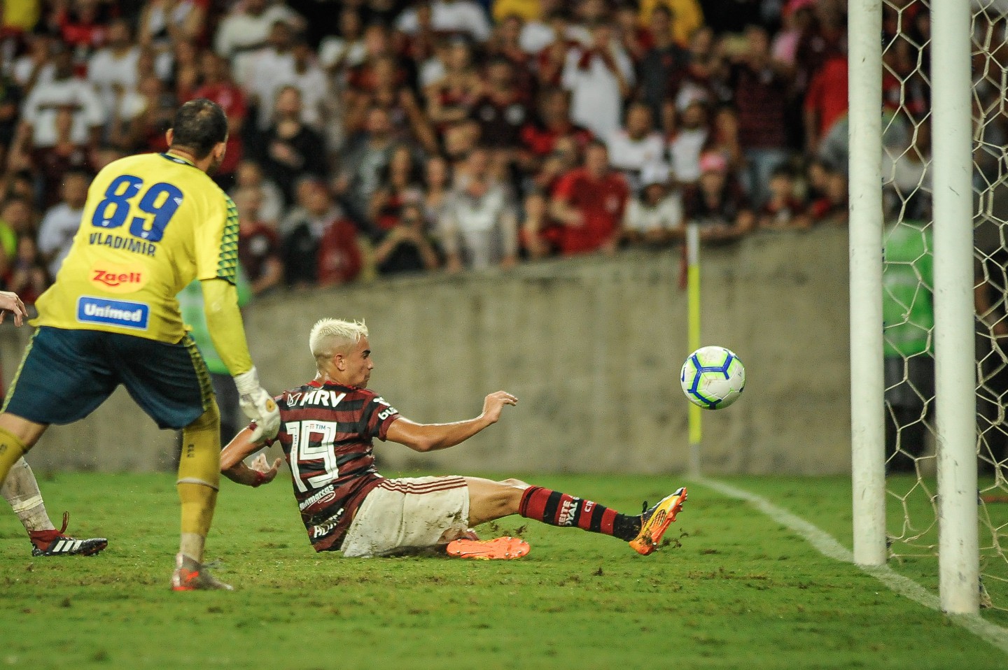 Flamengo x Avaí tem exibição de imagem do VAR em tempo real no estádio