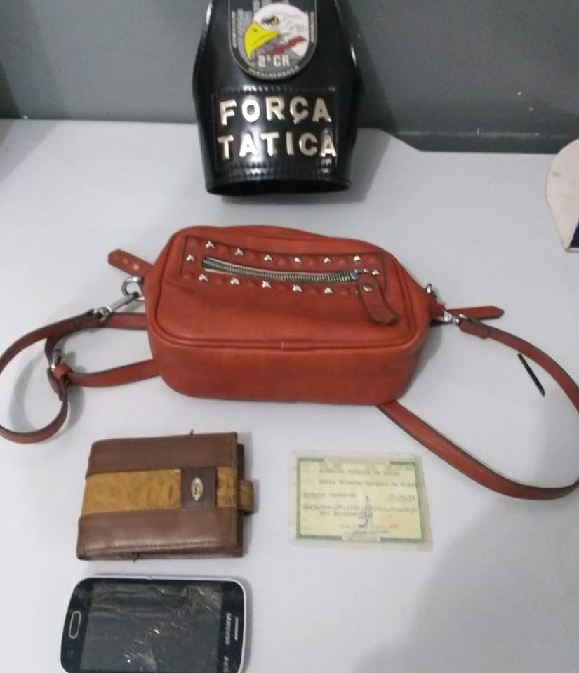 forca tatica apreende adolescente que tinha acabado de roubar vitima em ponto de onibus 5e04c7e78a1ee