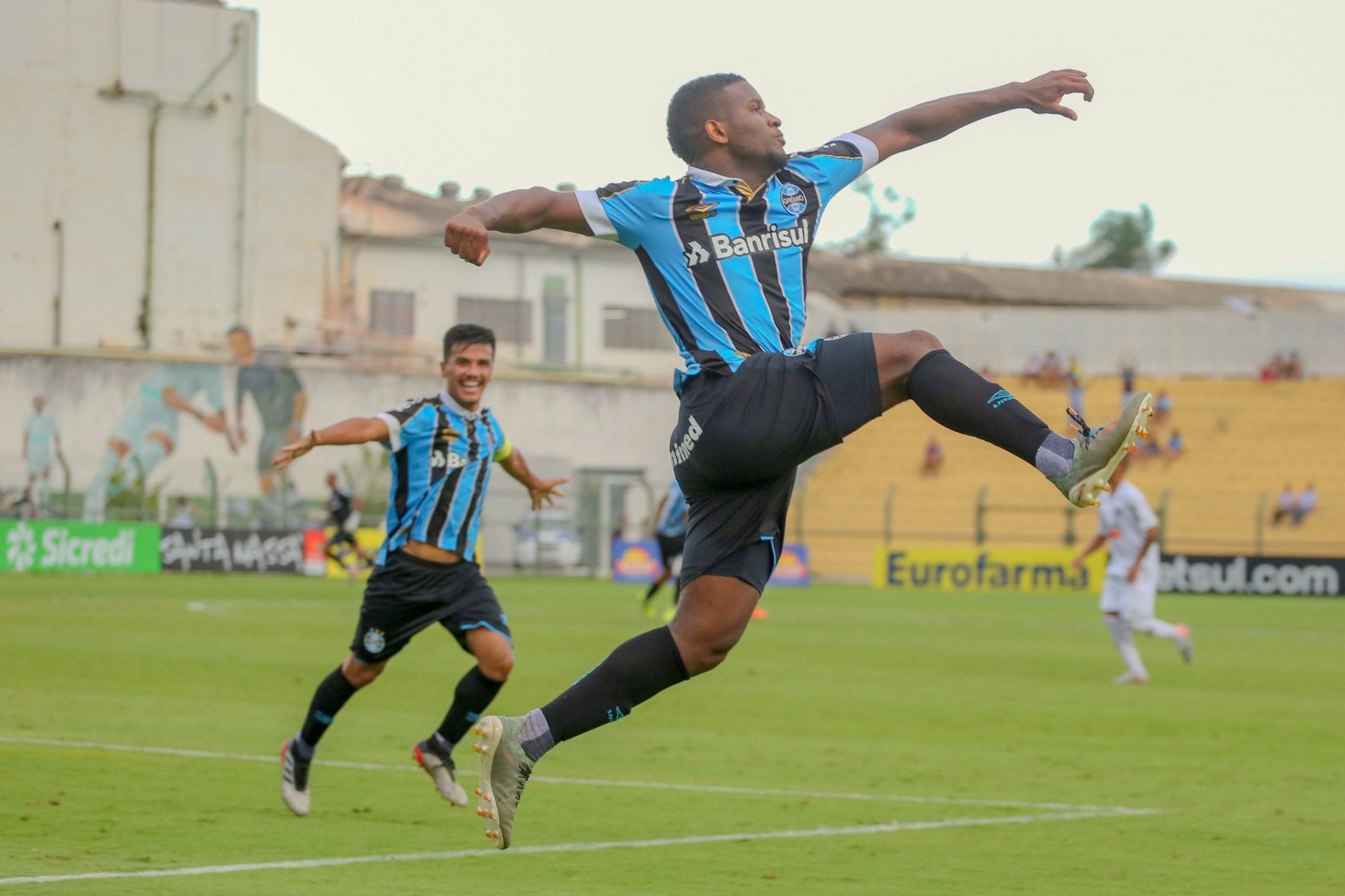 lg noticias gra mio goleia o atla tico mg e esta nas quartas da copa sa o paulo 25486