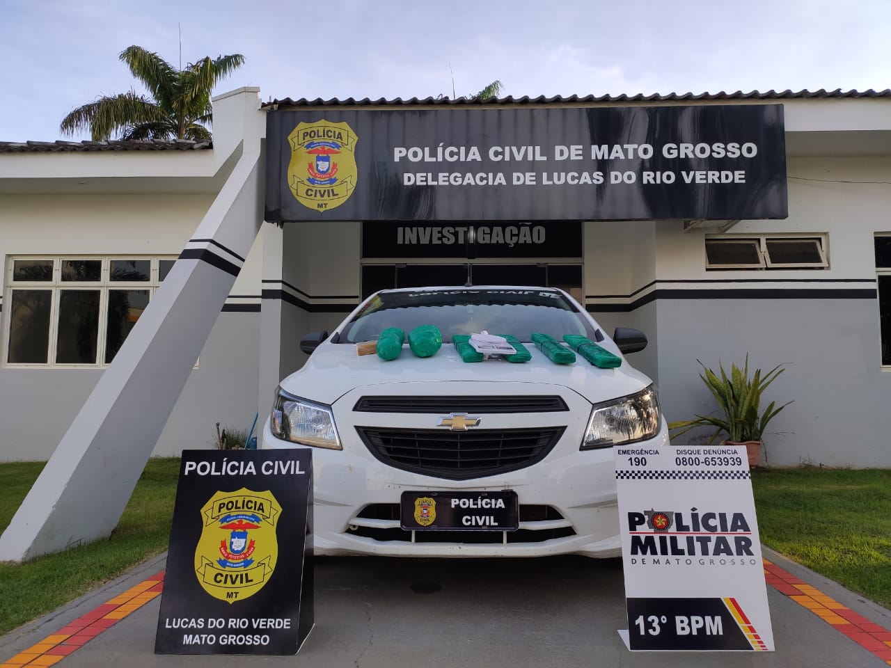 Operação policial tira de circulação drogas, veículo roubado e conduz dois em Lucas do Rio Verde