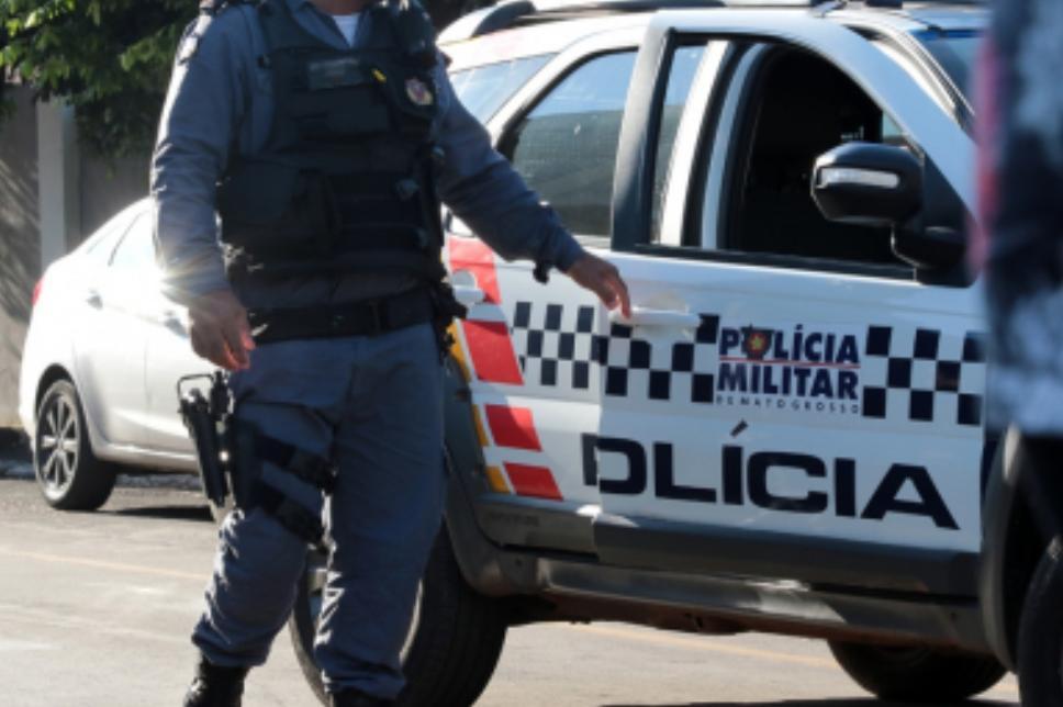 Padrasto é preso após ameaçar enteada  com arma de fogo