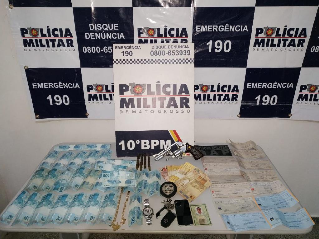 Homem é preso com arma de fogo e mais de R$ 70 mil que não comprovou a origem