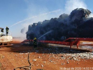 Fogo destrói carga de algodão em Nova Mutum
