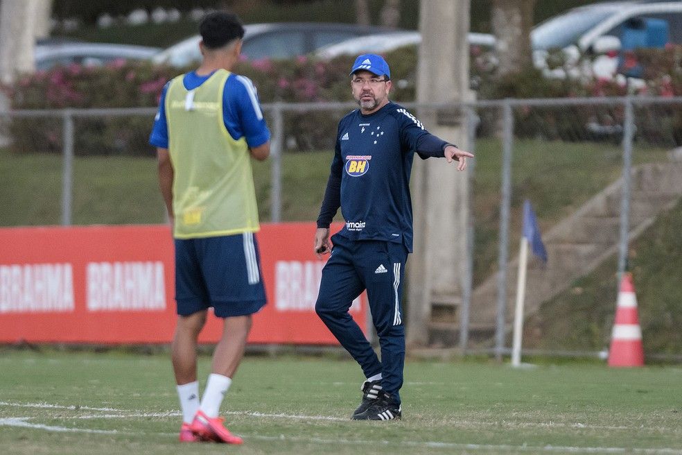 Mais perto do Z-4 do que do G-4, Cruzeiro tenta encerrar série de tropeços e ainda busca DNA com Enderson