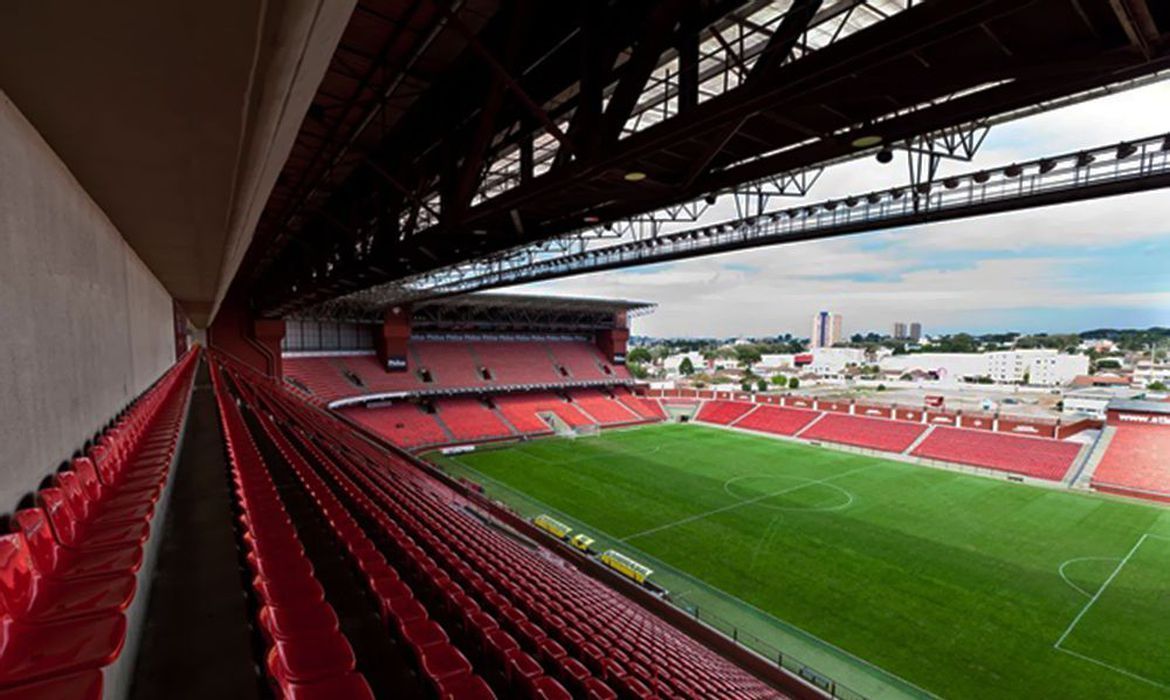 Athletico e Coritiba iniciam tira-teima em finais pelo Paranaense