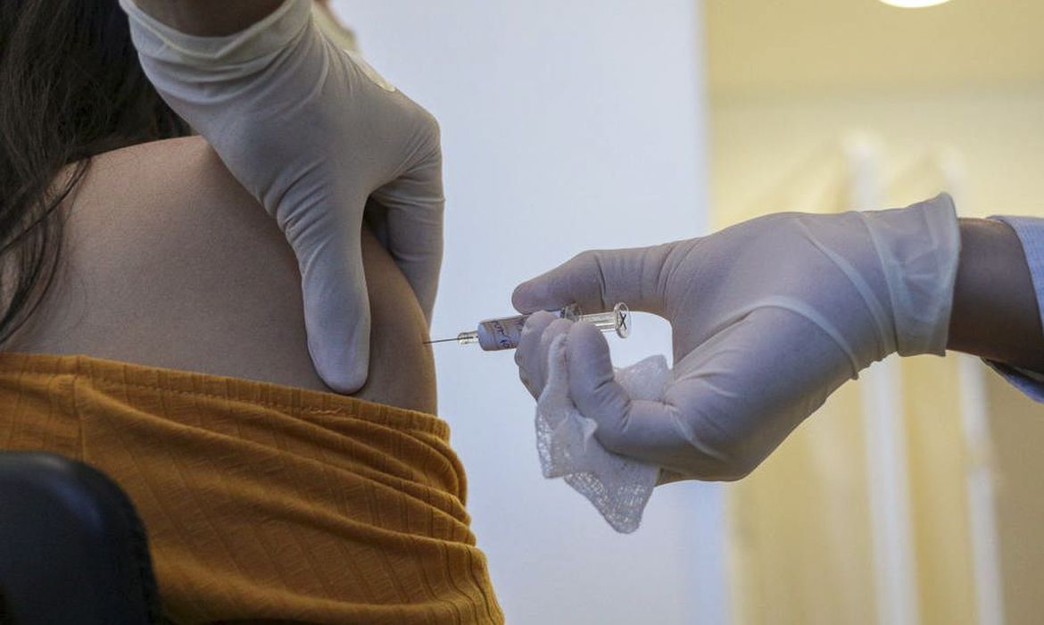 Hospital das Clínicas de Campinas começa testes de vacina contra covid