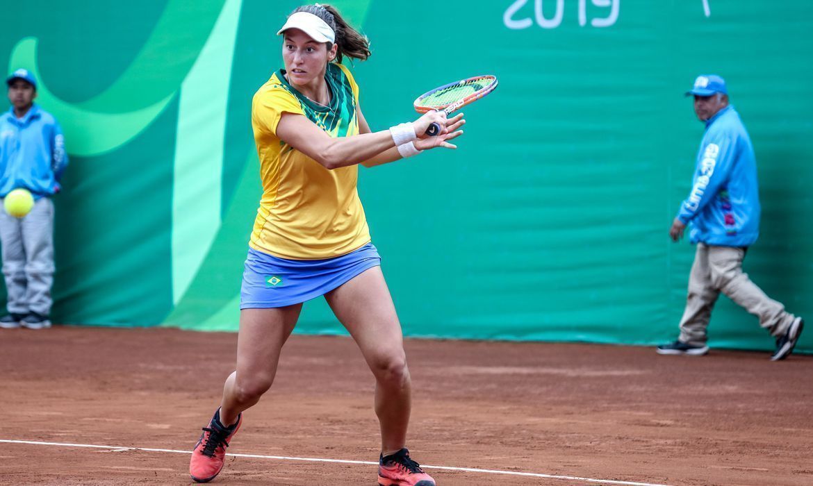 Brasileira estreia com vitória nas duplas no WTA de Lexington, nos EUA