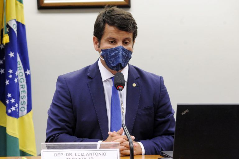 Deputados e especialistas destacam importância da transparência para o combate à corrupção