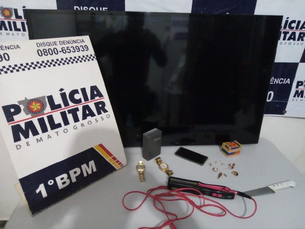 Polícia prende dupla que arrombou casa enquanto moradores estavam ausentes
