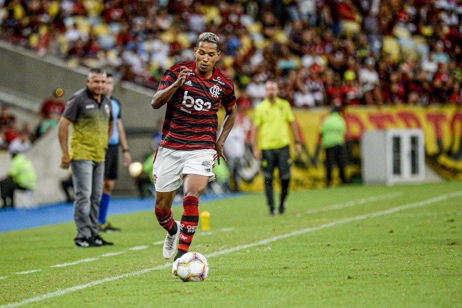 João Lucas tem lesão constatada e é mais um desfalque do Flamengo para a Libertadores