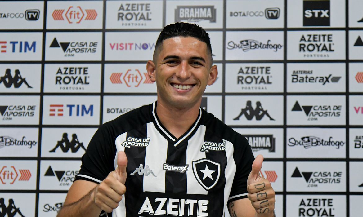 Botafogo dispensa três jogadores
