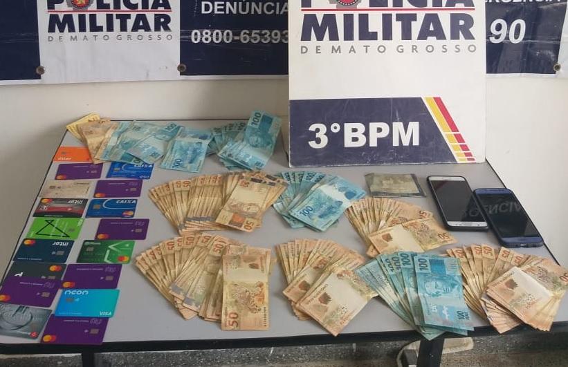 Três são presos quando sacavam dinheiro de golpe; 15 mil apreendido