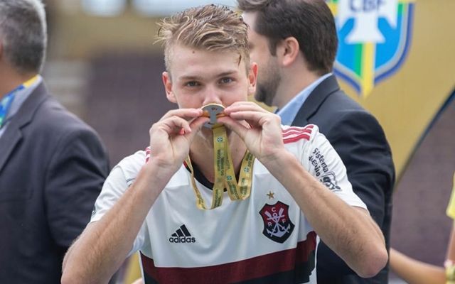 Zagueiro do sub-20 está próximo de deixar o Flamengo para clube dos Emirados Árabes