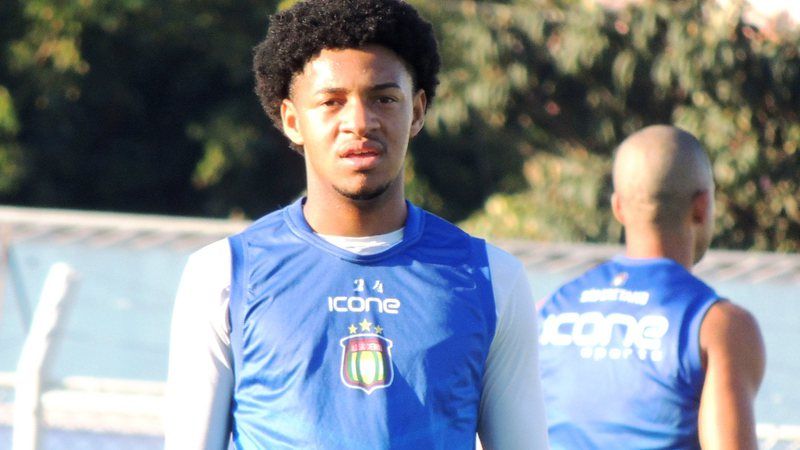 Flamengo anuncia a contratação do atacante Cuadrado, ex-São Caetano