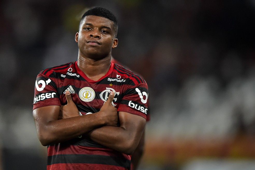 Dirigente do Flamengo curte publicação pedindo a saída de Lincoln e torcida vai a loucura