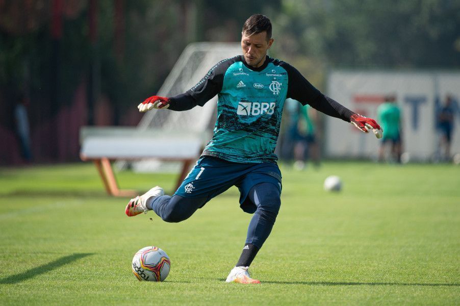 Flamengo vê renovação de Diego Alves mais distante após algumas exigências feitas pelo jogador