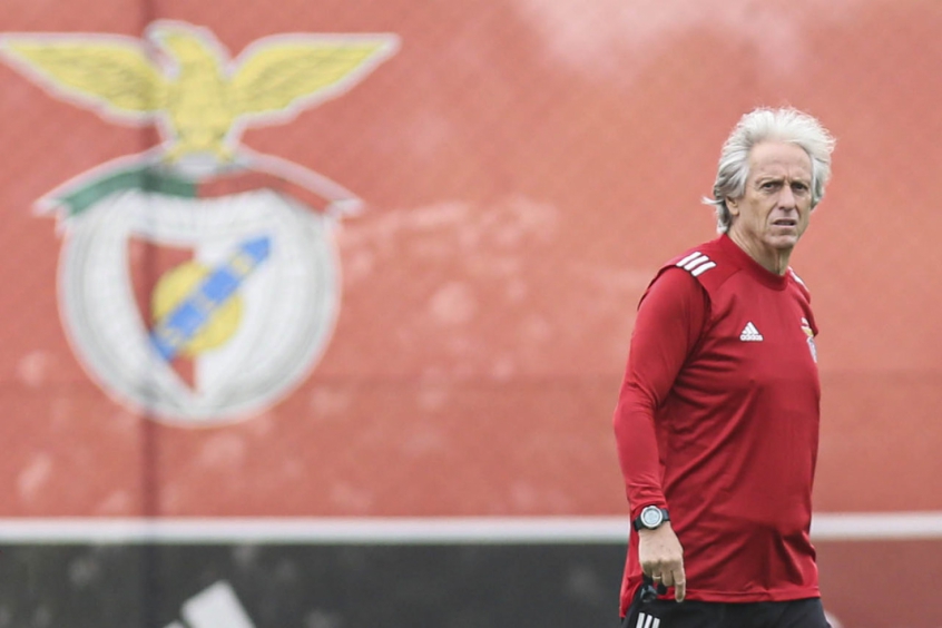 Benfica faz venda milionária e prepara oferta de R$ 300 milhões para tirar dupla do Flamengo