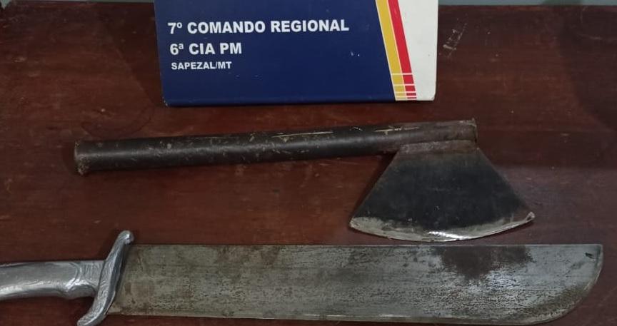 Ex-companheiro ataca mulher e enteado com facão e machado em Mato Grosso