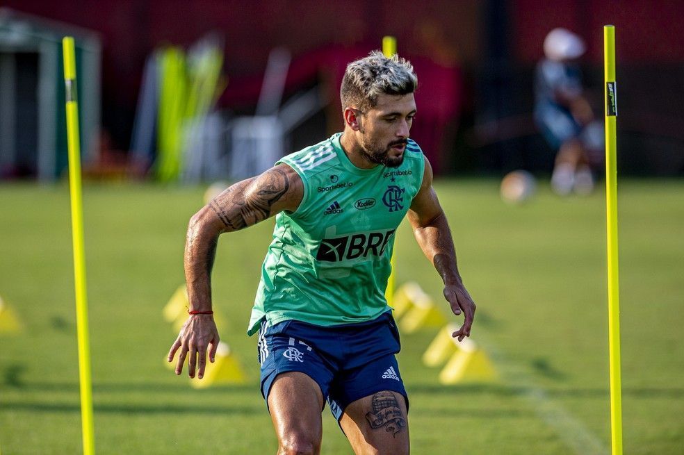 Arrascaeta é cortado da seleção uruguaia e pode virar reforço do Flamengo na Copa do Brasil