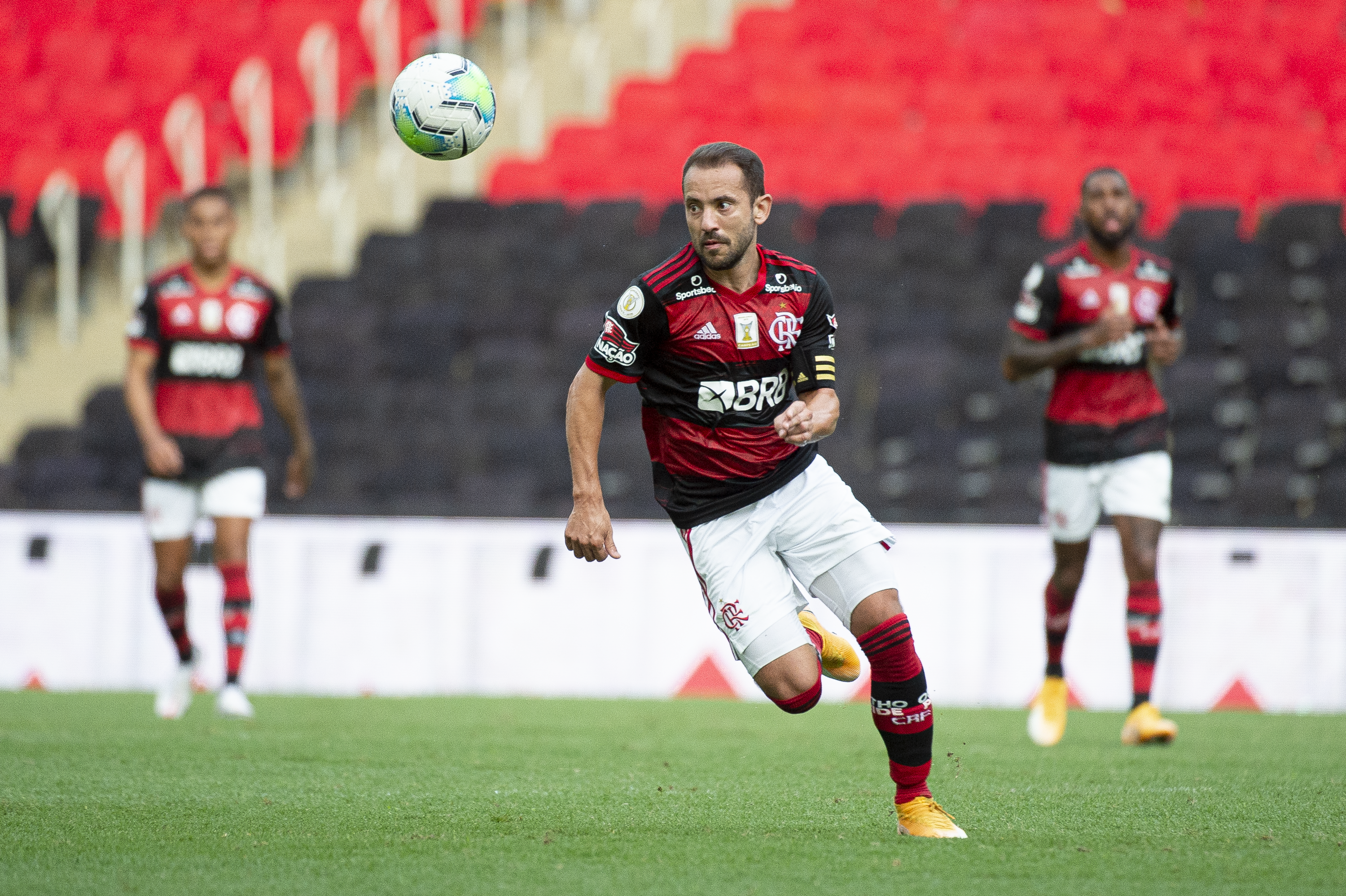 Flamengo emplaca seis jogadores na seleção do primeiro turno e Everton Ribeiro é o mais votado