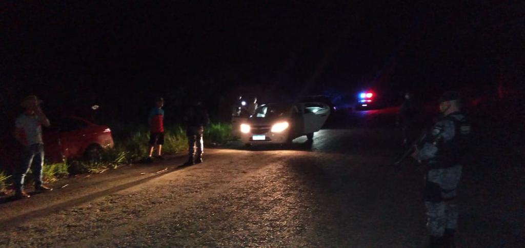 Policiais impedem fuga de quadrilha e apreendem carros documentos e cápsulas de munições no interior 2020 11 16 12:56:05