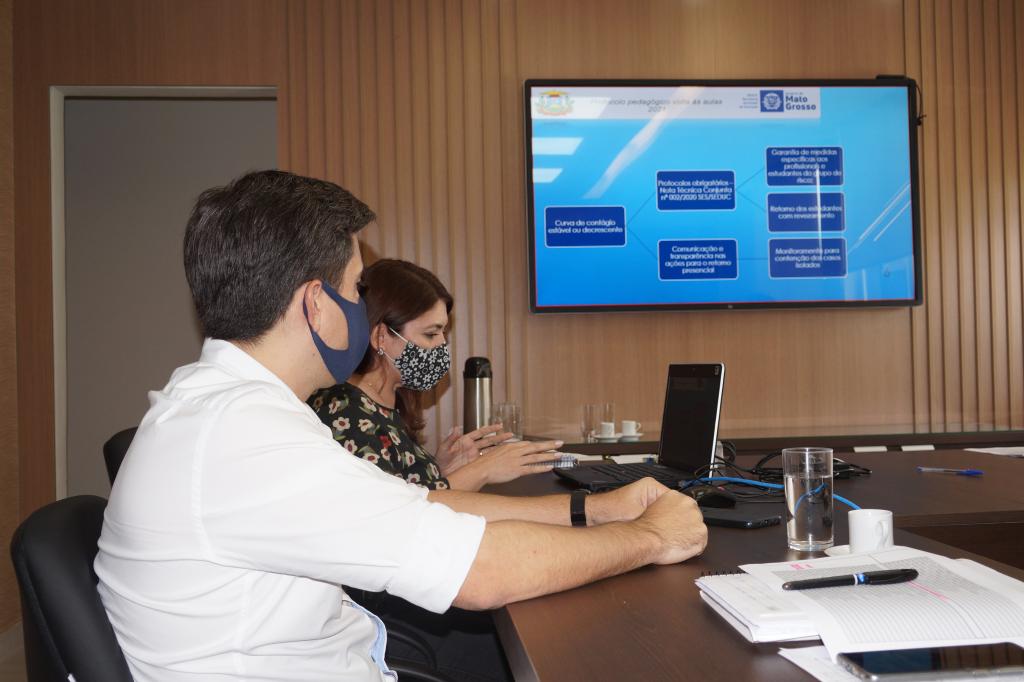 Volta às aulas é assunto de reunião online em Mato Grosso