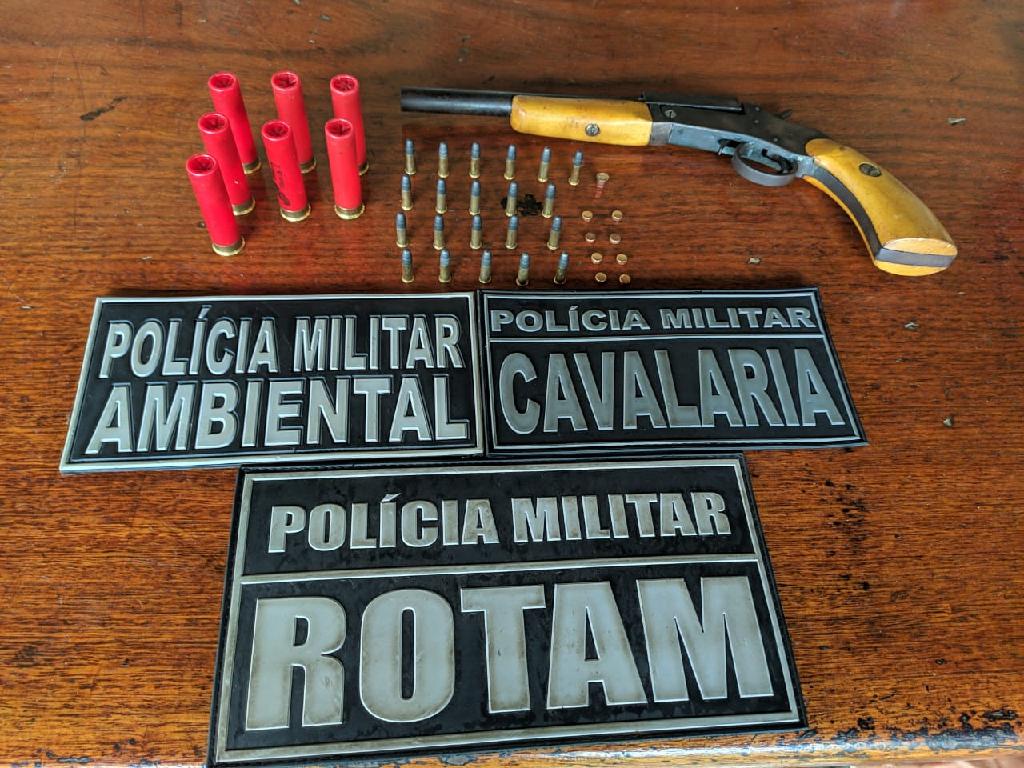 Policiais encontram revólver, munições e espoletas em área de mata em MT