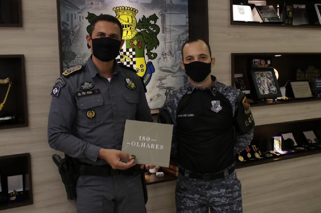 Comandante  geral da PM recebe edição histórica da Brigada Militar do RS