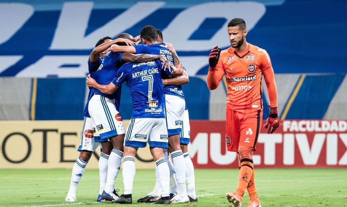 Cruzeiro faz gols cedo e vence Brasil (RS) no Mineirão