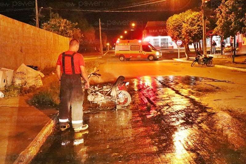Durante briga de casal, motocicleta acaba incendiada em Nova Mutum; homem foi preso