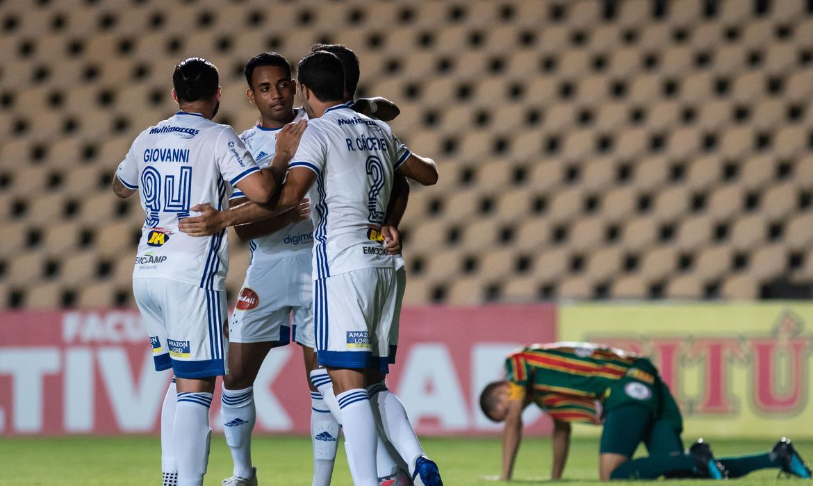 Cruzeiro vence Sampaio Corrêa e ainda sonha com acesso
