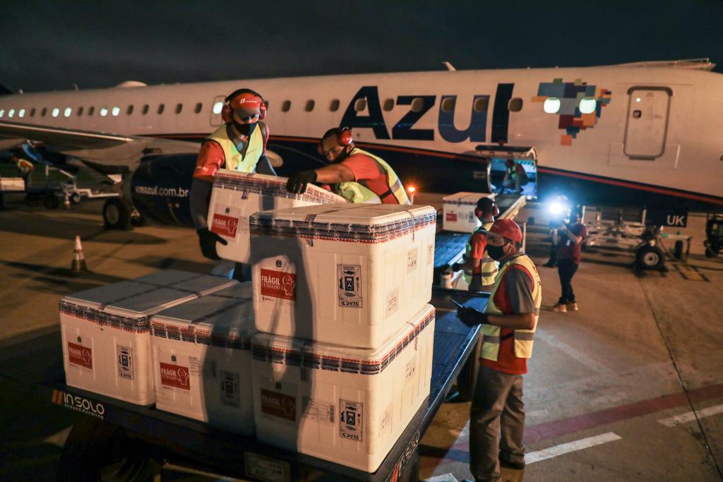 Mato Grosso receberá 24 mil doses da vacina AstraZeneca neste domingo (23)