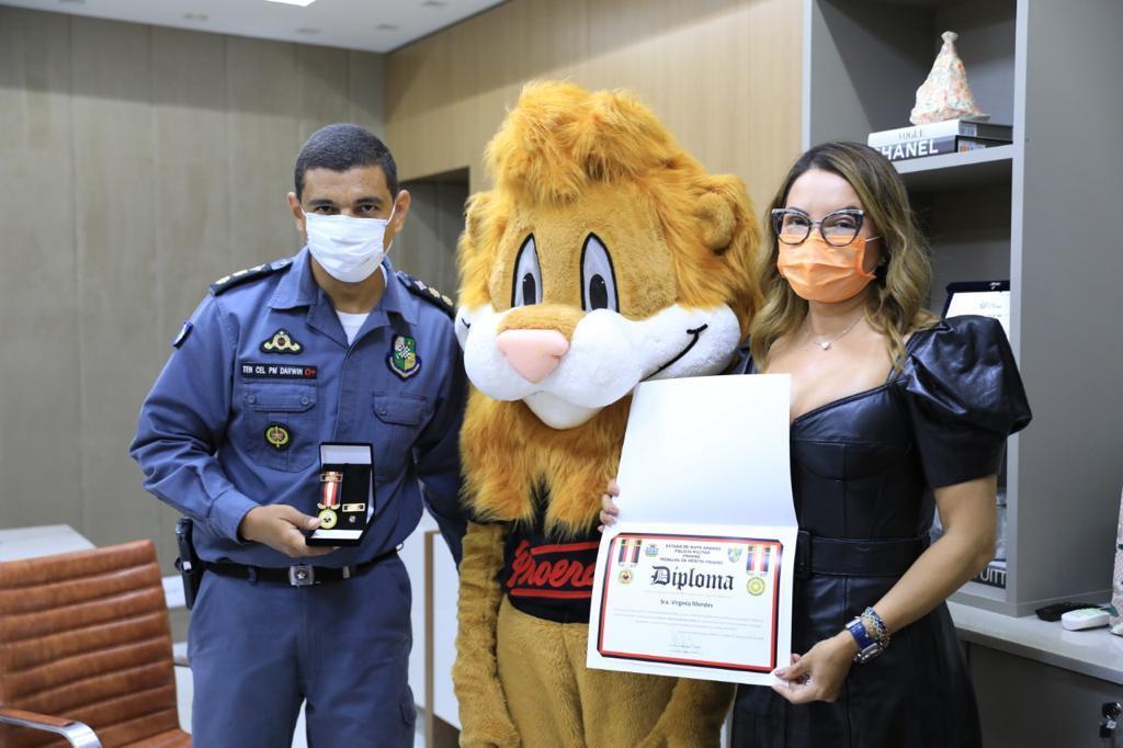 Primeira dama Virginia Mendes recebe homenagem do Proerd2021 01 25 19:56:52