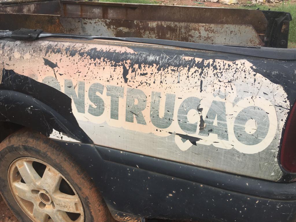 Carro de empresa é incendiado após furto; crime ocorreu nesta madrugada em Lucas do Rio Verde