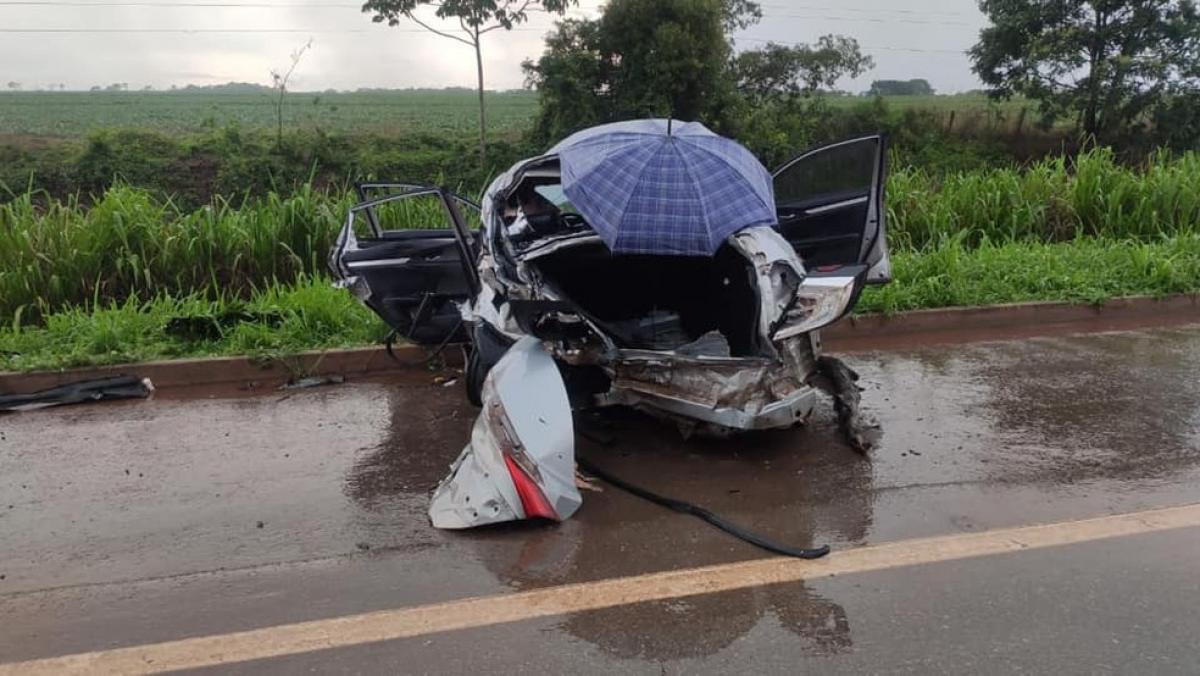 Acidente envolvendo dois carros deixa um morto na BR-163 em Sorriso; Carro com placas de Lucas do Rio Verde