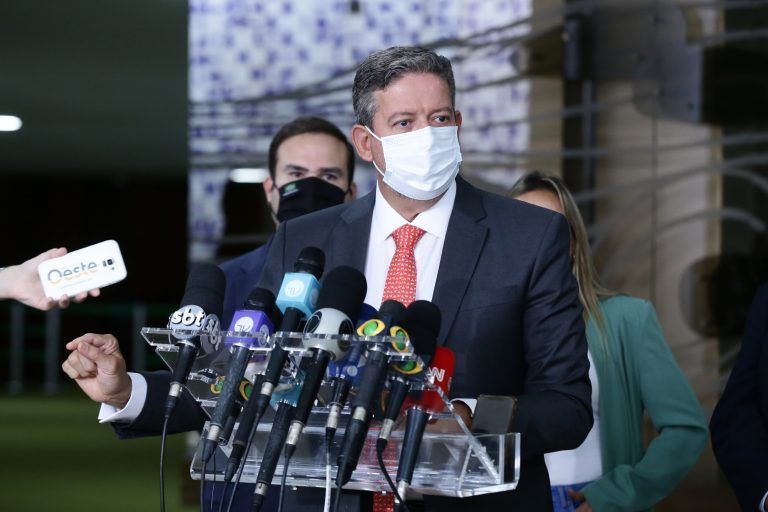Lira vai buscar saídas para enfrentar pandemia junto com governadores e Comissão de Orçamento