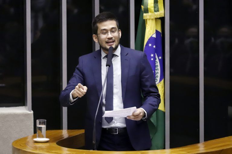Último a discursar, Kim Kataguiri lança candidatura de protesto e defende impeachment