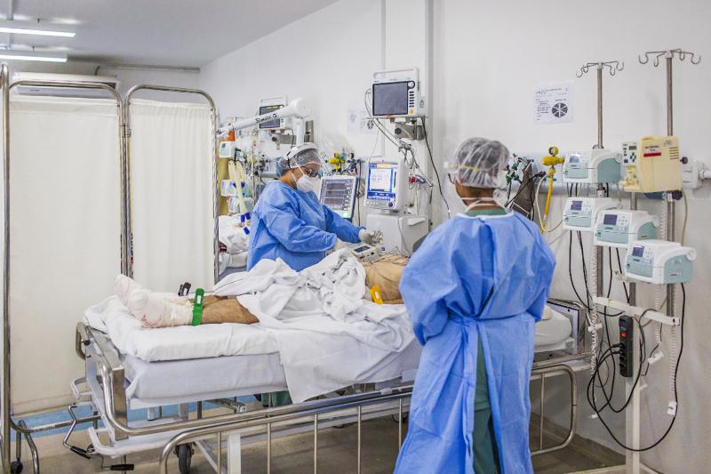 Falso médico pede dinheiro a familiar para transferir paciente com Covid-19 para UTI em Mato Grosso