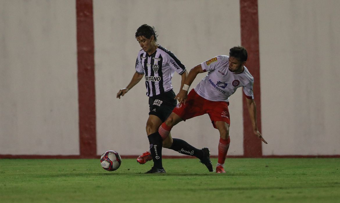 Atlético-MG bate Tombense por 2 a 1 no Mineiro